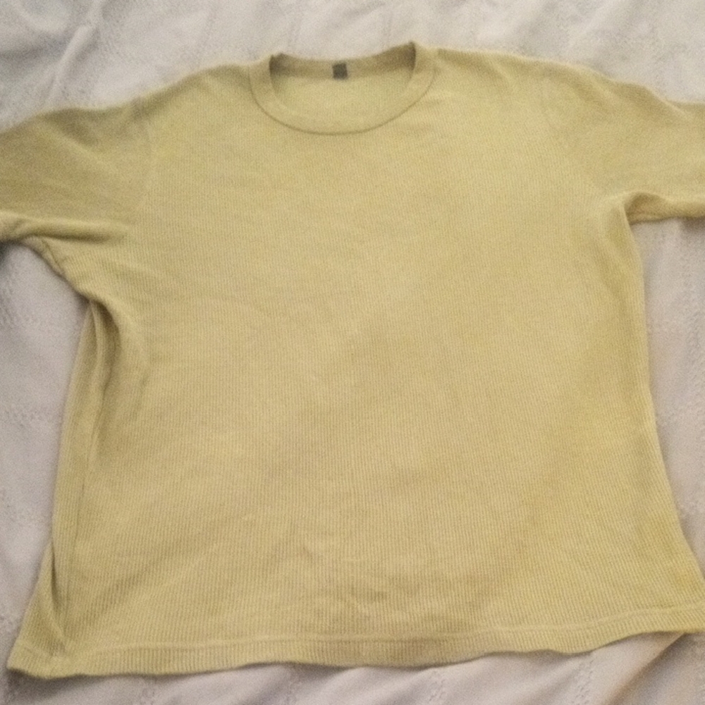 Uniqlo Men's Crewneck Sweater in Pale Yellow